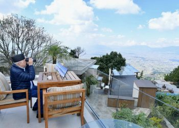 चुनावी घोषणापत्र तयार गर्न ओली लाँकुरी भञ्ज्याङमा